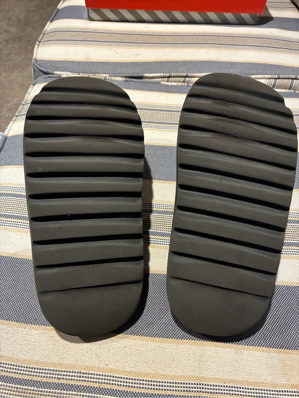 Size 11 Adidas Yeezy Slide Onyx - Picture 4 of 8